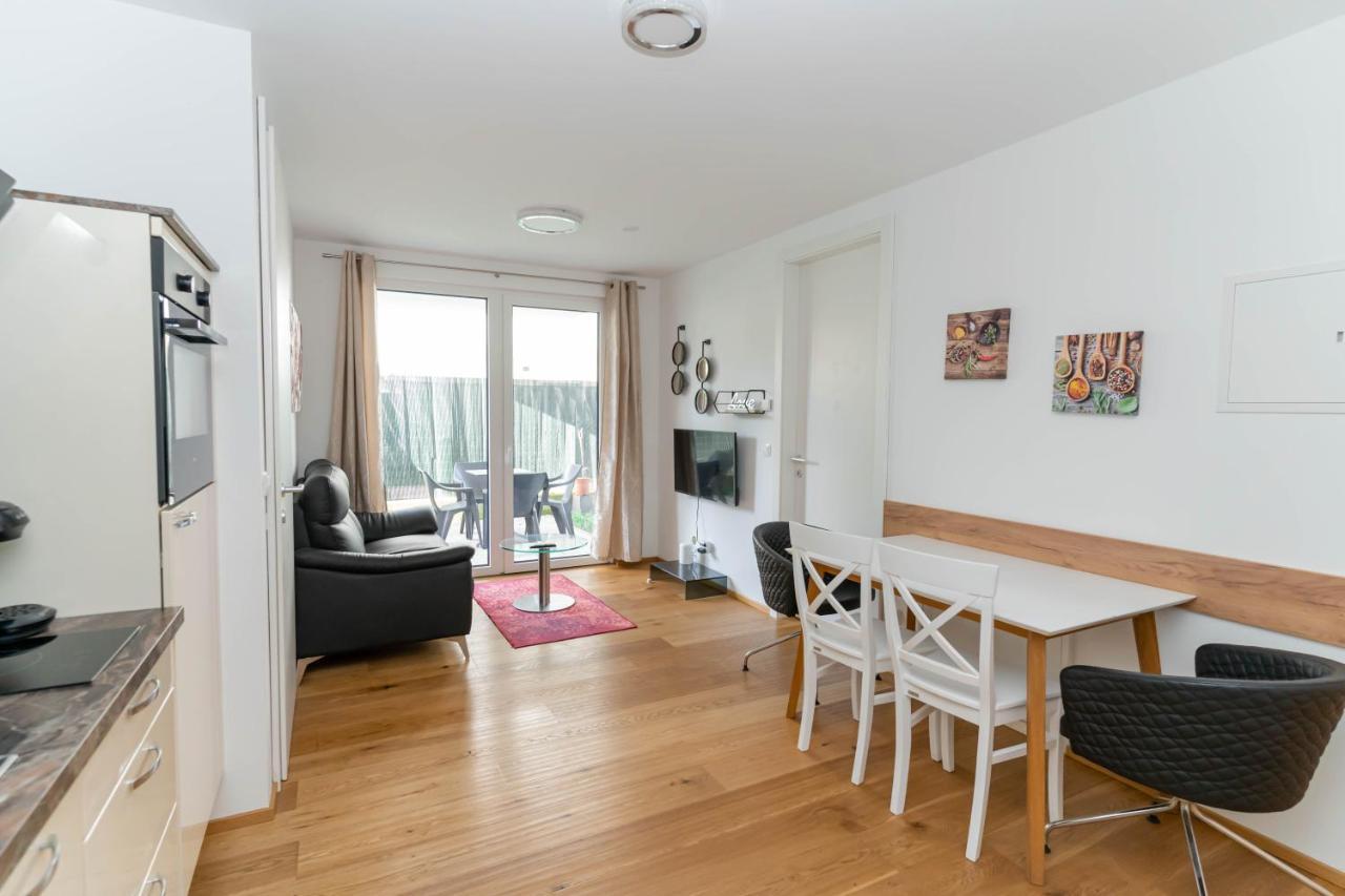 Modern Apartment With Tiny Garden Near City Center Wien Exteriör bild