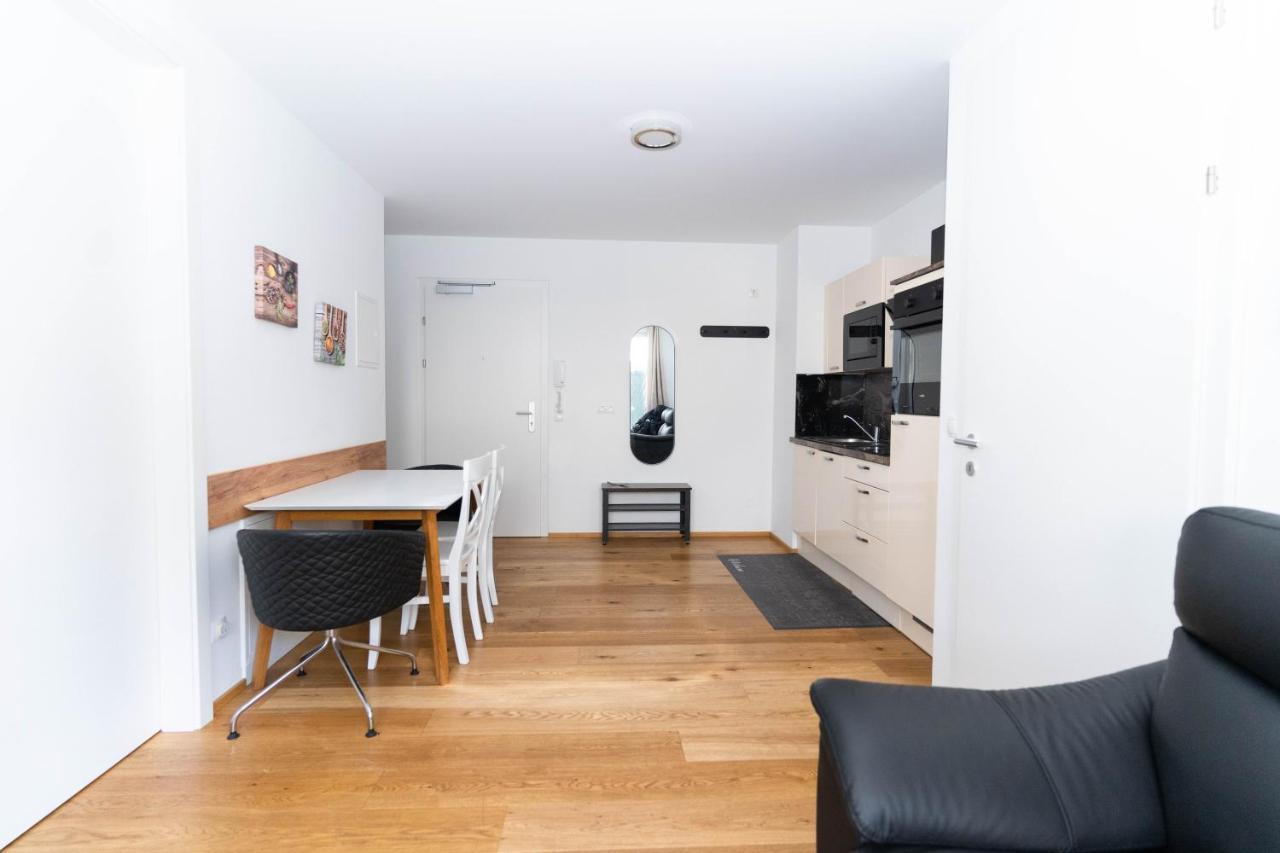 Modern Apartment With Tiny Garden Near City Center Wien Exteriör bild