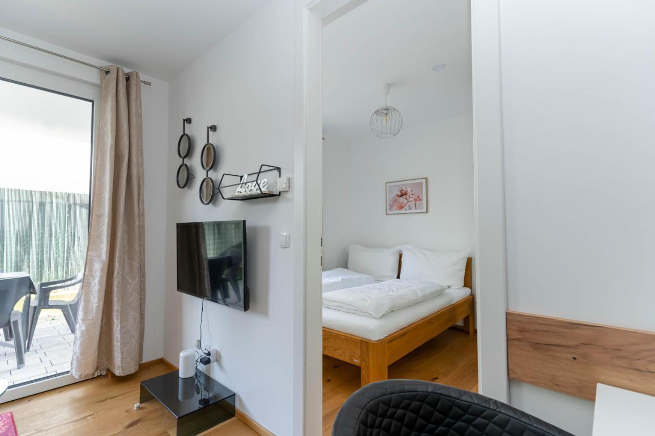 Modern Apartment With Tiny Garden Near City Center Wien Exteriör bild