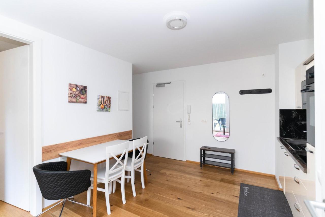 Modern Apartment With Tiny Garden Near City Center Wien Exteriör bild