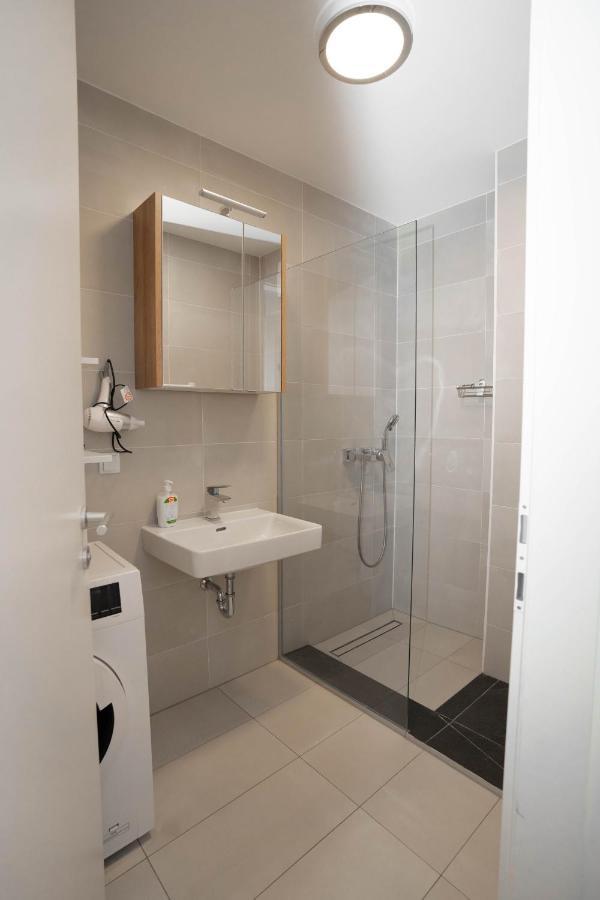 Modern Apartment With Tiny Garden Near City Center Wien Exteriör bild