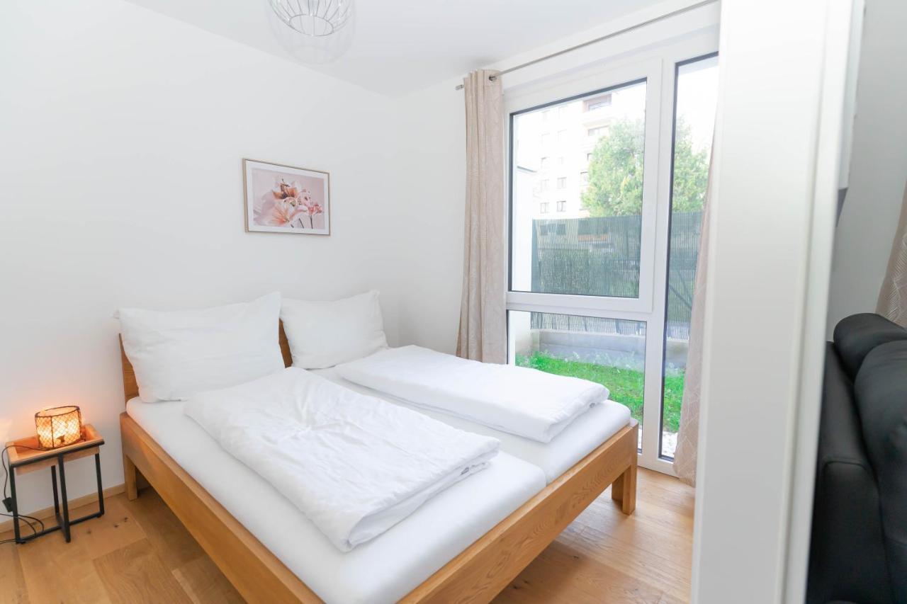 Modern Apartment With Tiny Garden Near City Center Wien Exteriör bild