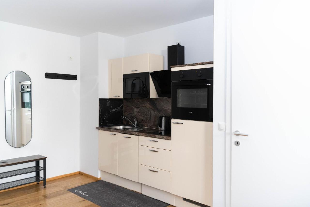 Modern Apartment With Tiny Garden Near City Center Wien Exteriör bild