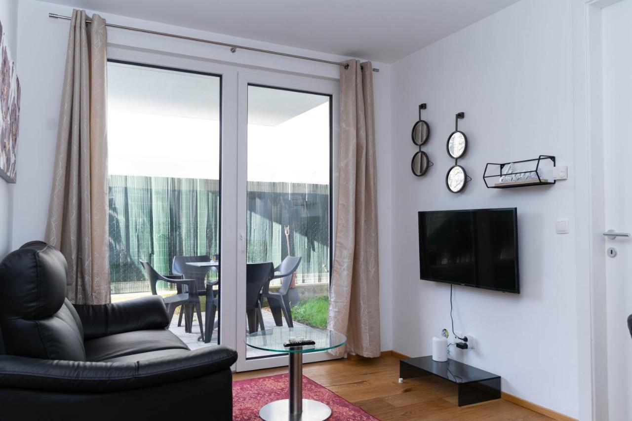 Modern Apartment With Tiny Garden Near City Center Wien Exteriör bild