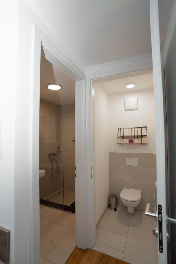 Modern Apartment With Tiny Garden Near City Center Wien Exteriör bild