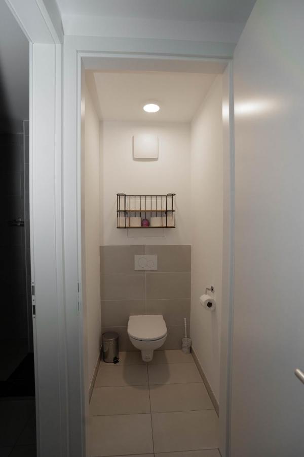 Modern Apartment With Tiny Garden Near City Center Wien Exteriör bild