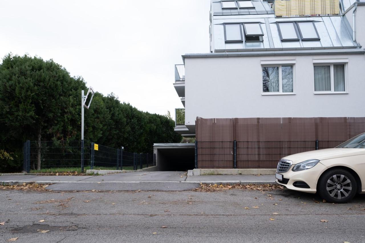 Modern Apartment With Tiny Garden Near City Center Wien Exteriör bild